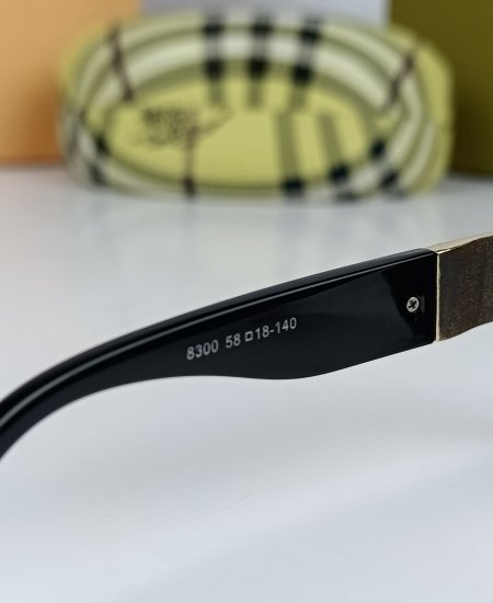 Brbrry Sunglasses Black Bur31