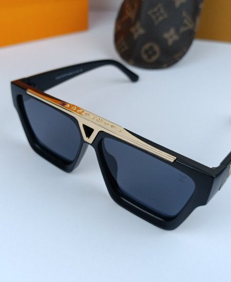 1.1 Louis V Evidence Sunglasses