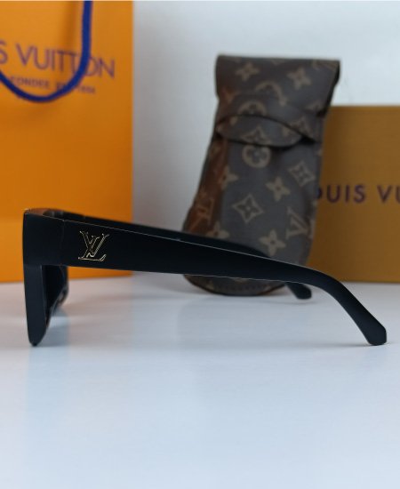 1.1 Louis V Evidence Sunglasses