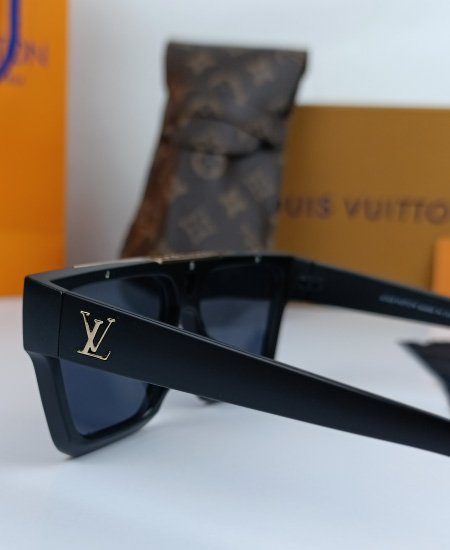 1.1 Louis V Evidence Sunglasses