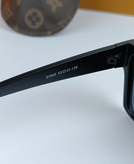 1.1 Louis V Evidence Sunglasses