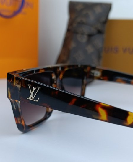 1.1 Louis V Evidence Sunglasses Cheeta