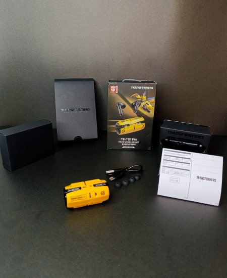 BumbleBee Earbuds Genuine Transformers 001