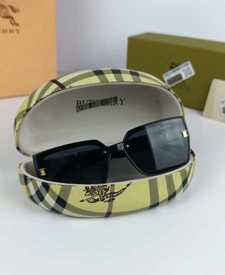 Brbrry Sunglasses Black Bur31