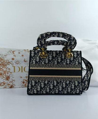 Dior handbag in Pakistan