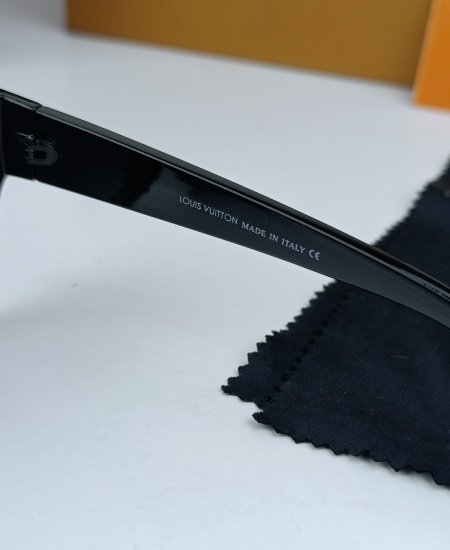LV Evidence Sunglasses Glossy Black