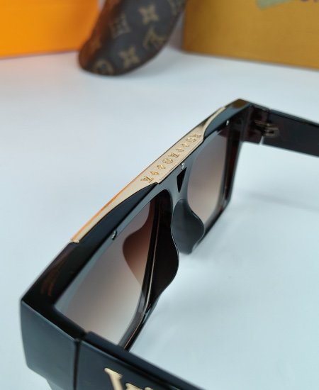 1.1 Louis V Evidence Sunglasses Glossy Brown