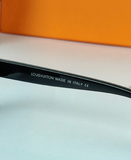 LV Ladies Black Sunglasses