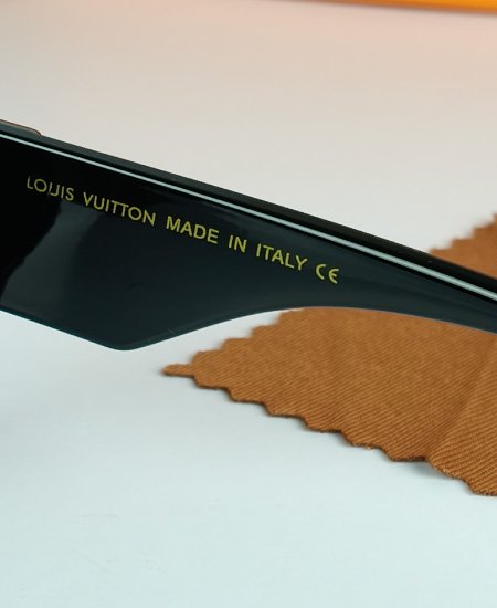 LV Ladies Black Sunglasses LV063
