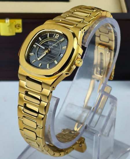 PATEK PHILIPPE Women's Watch NAUTILUS 7011/1