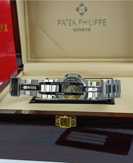 PATEK PHILIPPE Nautilus 5711 Green Auto Watch