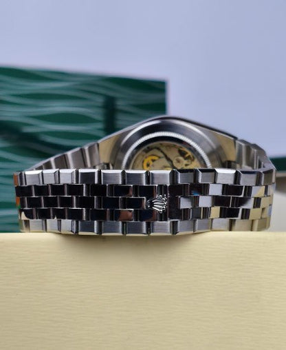 Rolex Land-Dweller Oyster, 40 mm, platinum M127336-0001