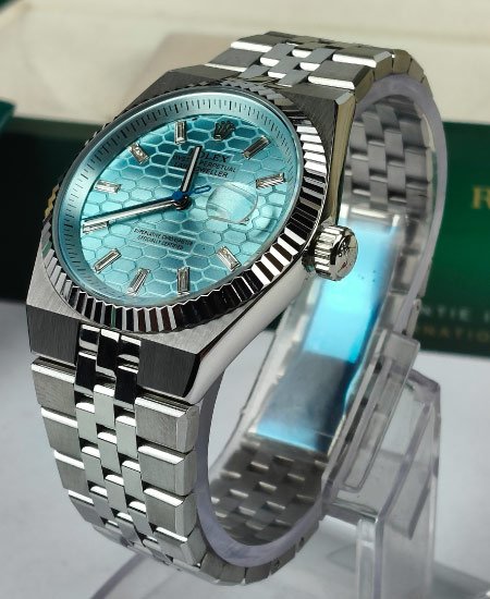 Rolex Land-Dweller Oyster, 40 mm, platinum M127336-0001