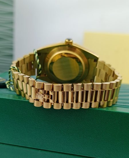 Rolex Day Date Watch Yellow Gold Black Dial Roman 228238